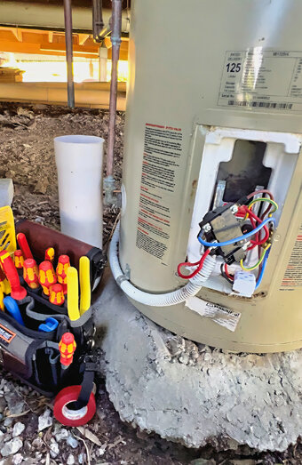 https://armadalehotwater.com.au/uploads/2025/06/electric-hot-water-system-49471.jpg