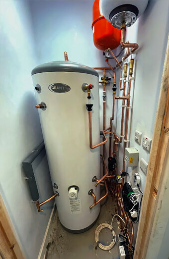 https://armadalehotwater.com.au/uploads/2025/06/gas-hot-water-system-11703.jpg