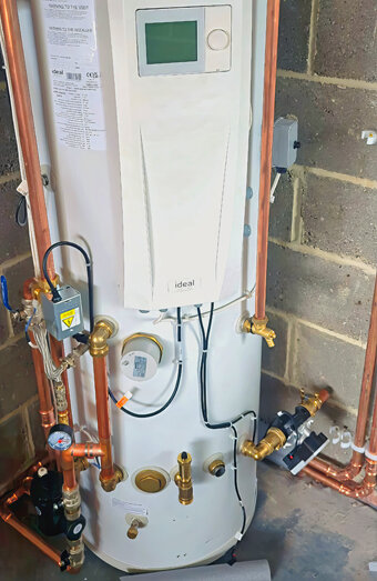 https://armadalehotwater.com.au/uploads/2025/06/gas-hot-water-system-13675.jpg