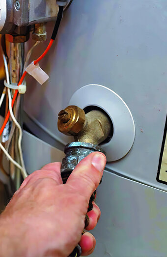 https://armadalehotwater.com.au/uploads/2025/06/hot-water-servicing-21854.jpg