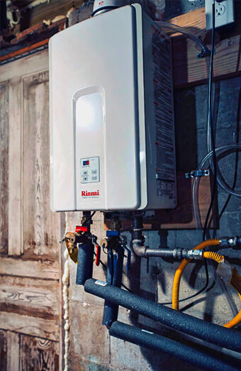 https://armadalehotwater.com.au/uploads/2025/06/hot-water-servicing-84983.jpg