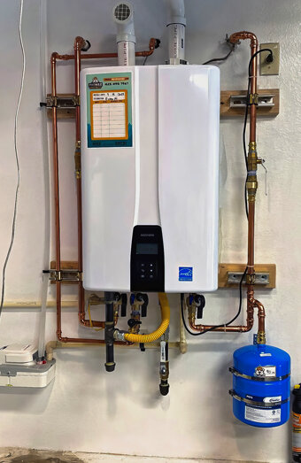 https://armadalehotwater.com.au/uploads/2025/06/instant-hot-water-systems-42978.jpg